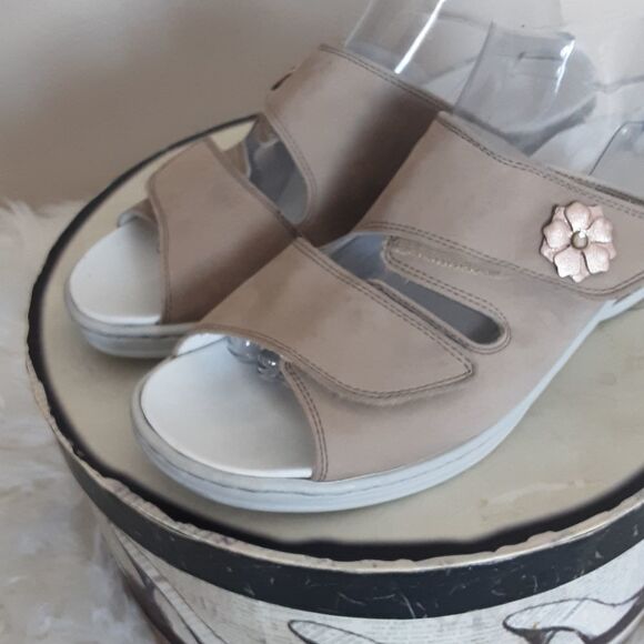 ARA Classic Open Toe Sandal - Picture 2 of 13